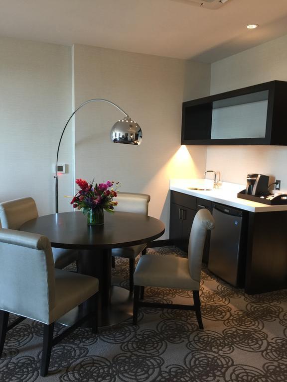 Hotel Parkwest Bicycle Casino Bell Gardens Zimmer foto